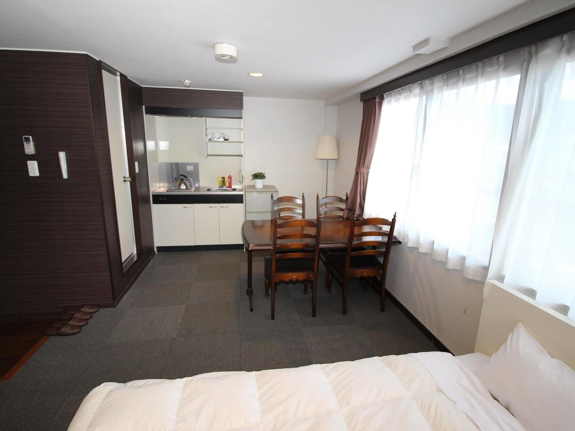 Hotel Chrysantheme Киото Екстериор снимка