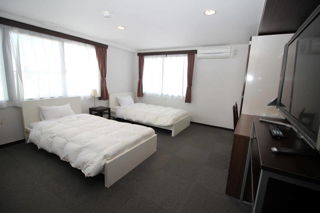 Hotel Chrysantheme Киото Екстериор снимка